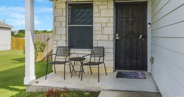 7207  Rosada Way, San Antonio, TX 78218 — photo 2