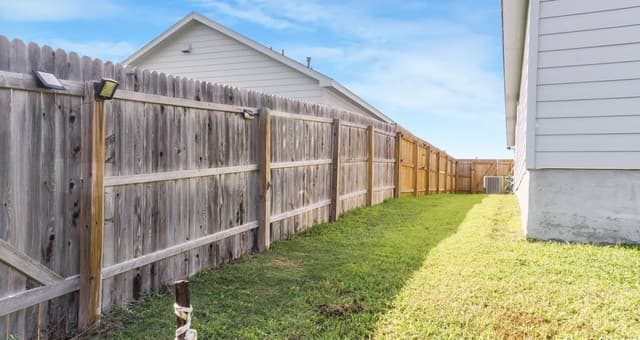 7207  Rosada Way, San Antonio, TX 78218 — photo 4
