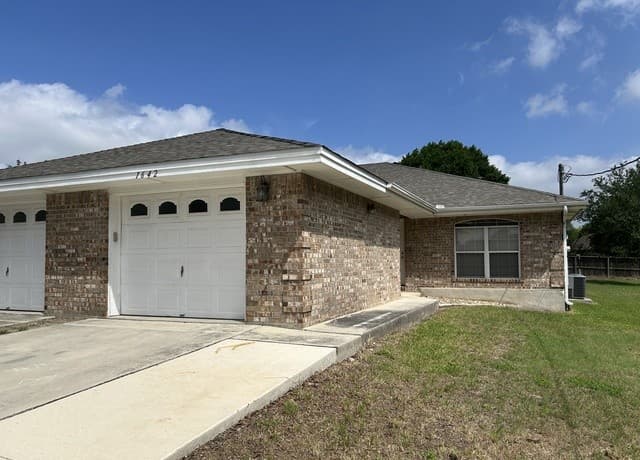 1642 W County Line Rd