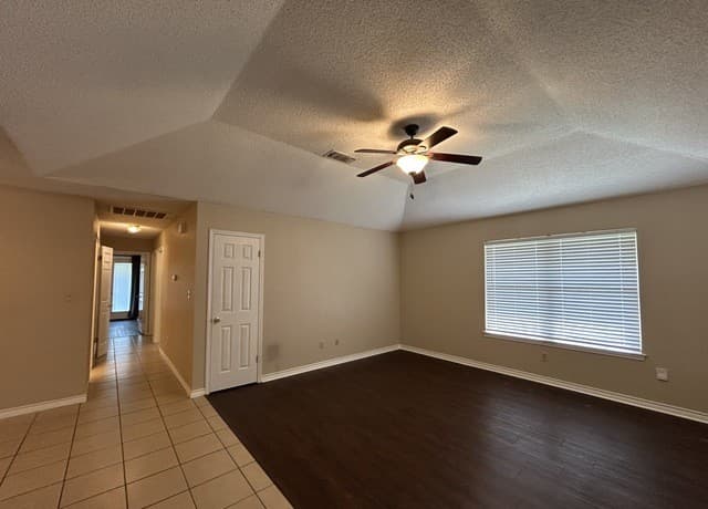 1642 W County Line Rd, New Braunfels, TX 78130 — photo 2