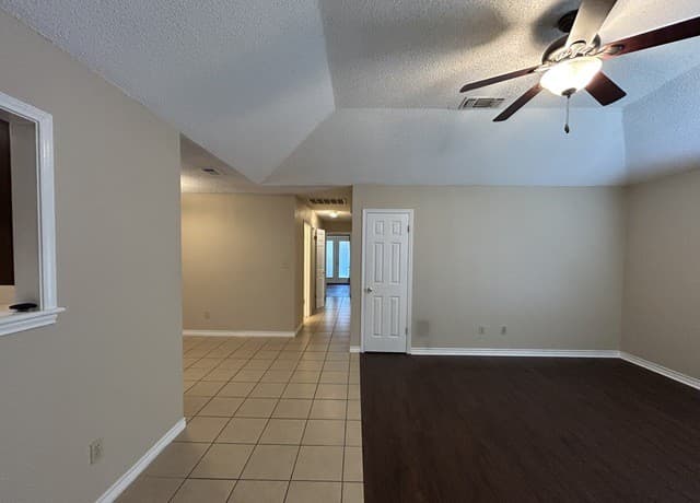 1642 W County Line Rd, New Braunfels, TX 78130 — photo 3