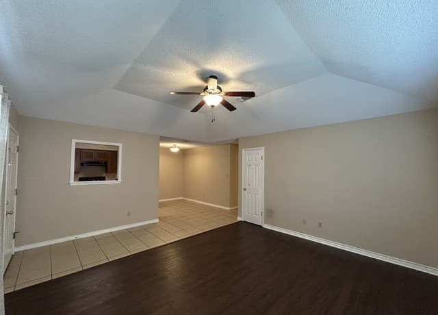 1642 W County Line Rd, New Braunfels, TX 78130 — photo 4