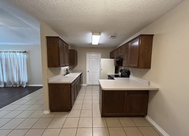 1642 W County Line Rd, New Braunfels, TX 78130 — photo 8