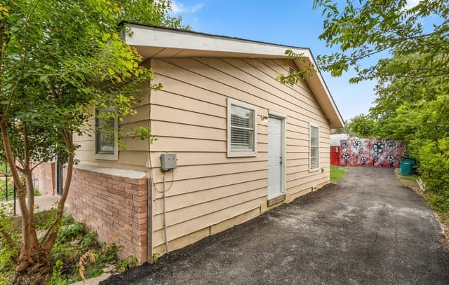 759  Avondale Ave, San Antonio, TX 78223 — photo 16