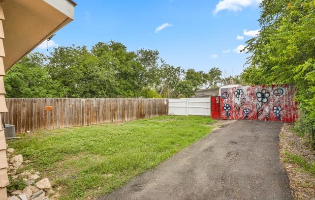 759  Avondale Ave, San Antonio, TX 78223 — photo 18