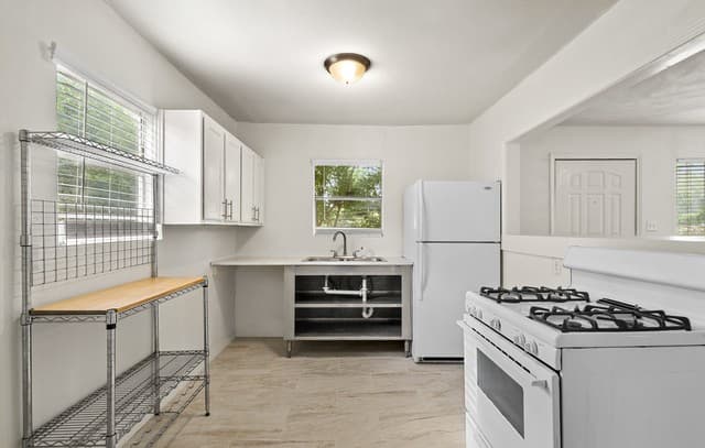 759  Avondale Ave, San Antonio, TX 78223 — photo 2