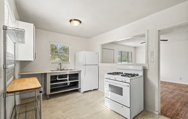 759  Avondale Ave, San Antonio, TX 78223 — photo 3