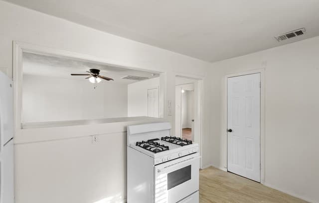 759  Avondale Ave, San Antonio, TX 78223 — photo 4