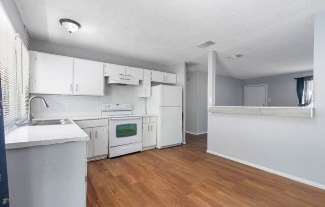 5111  Red Hawk, San Antonio, TX 78242 — photo 7