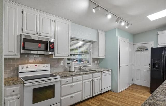 2831  Knight Robin Dr, San Antonio, TX 78209 — photo 15