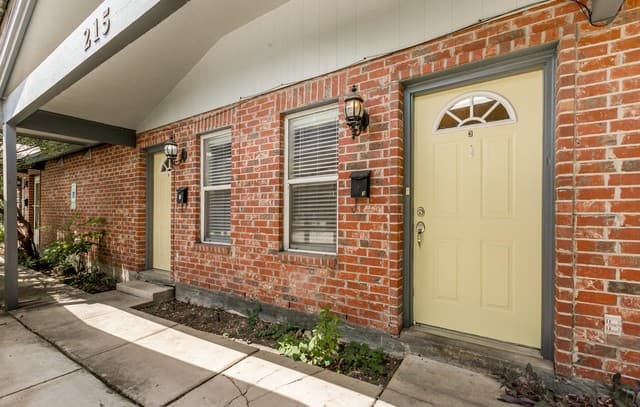 215 Eleanor Ave