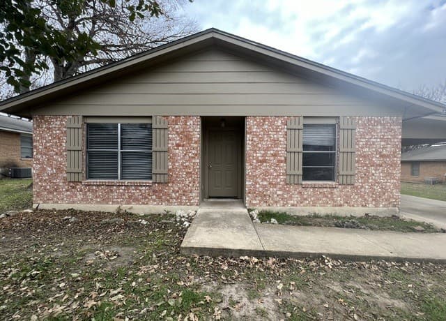 1768  Kuehler Ave, New Braunfels, TX 78130 — photo 2