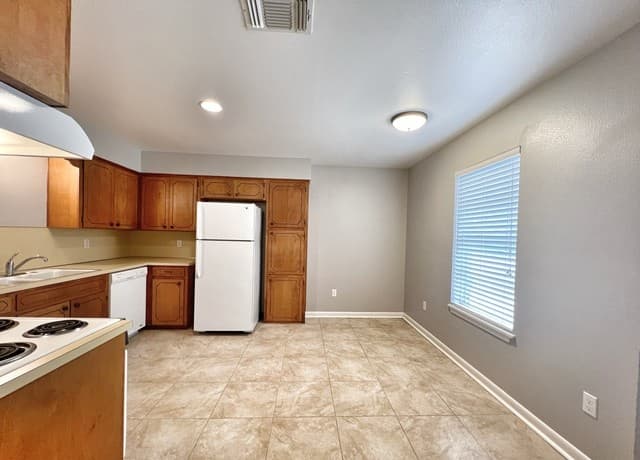 1768  Kuehler Ave, New Braunfels, TX 78130 — photo 9