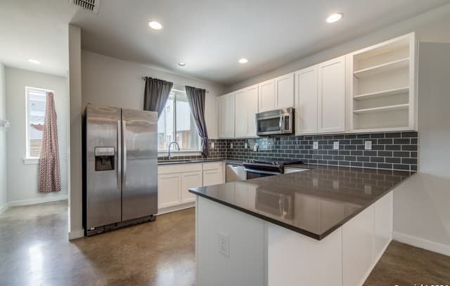 330  Clay St Unit 11, San Antonio, TX 78204 — photo 4