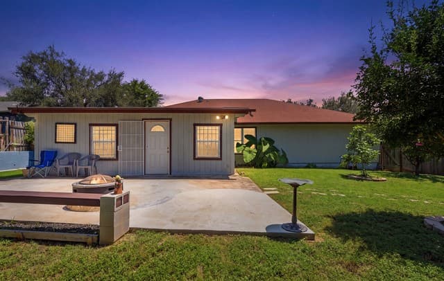 5815  Lake Wind St, San Antonio, TX 78222 — photo 2