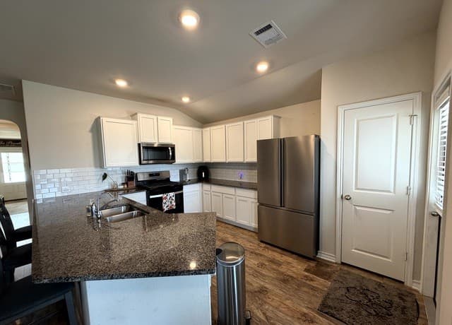 6811  Whisper Grv, San Antonio, TX 78252 — photo 11