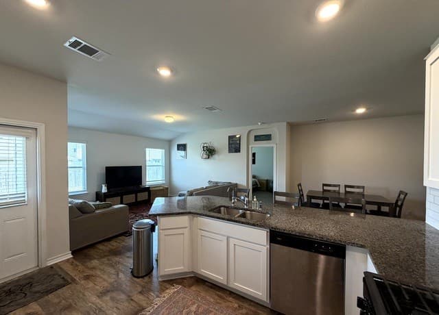 6811  Whisper Grv, San Antonio, TX 78252 — photo 13