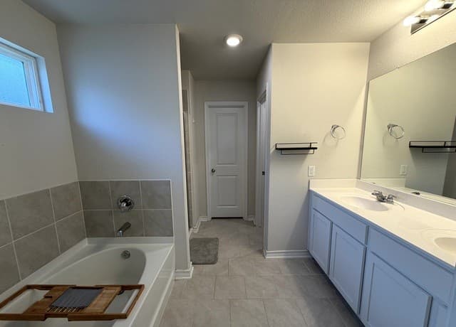 6811  Whisper Grv, San Antonio, TX 78252 — photo 16