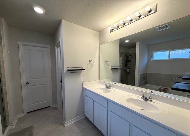 6811  Whisper Grv, San Antonio, TX 78252 — photo 17