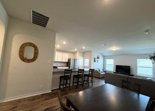 6811  Whisper Grv, San Antonio, TX 78252 — photo 9