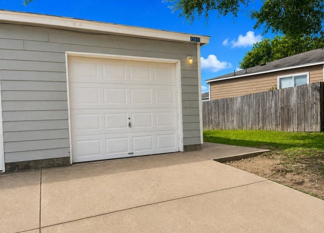 15418  Kamary Ln, San Antonio, TX 78247 — photo 2