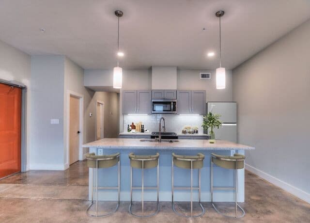 210 W Peden Unit 125