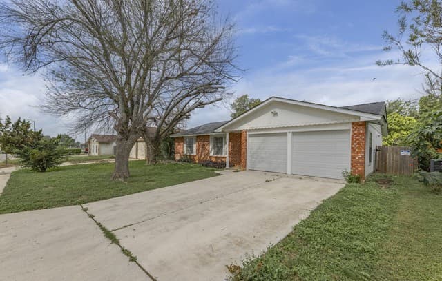 5907  Cliff Trail Dr, San Antonio, TX 78250 — photo 2