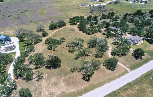209  Axis Cir, Fredericksburg, TX 78624 — photo 2