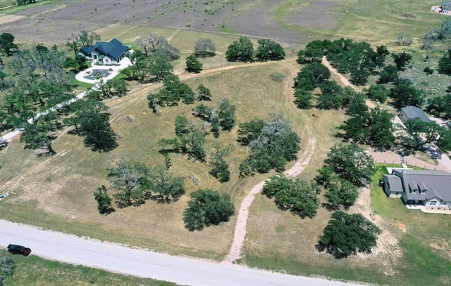 209  Axis Cir, Fredericksburg, TX 78624 — photo 3