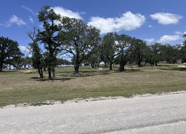 209  Axis Cir, Fredericksburg, TX 78624 — photo 8
