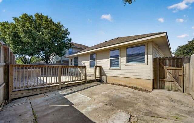 10419  Goldcrest Ml, San Antonio, TX 78239 — photo 21