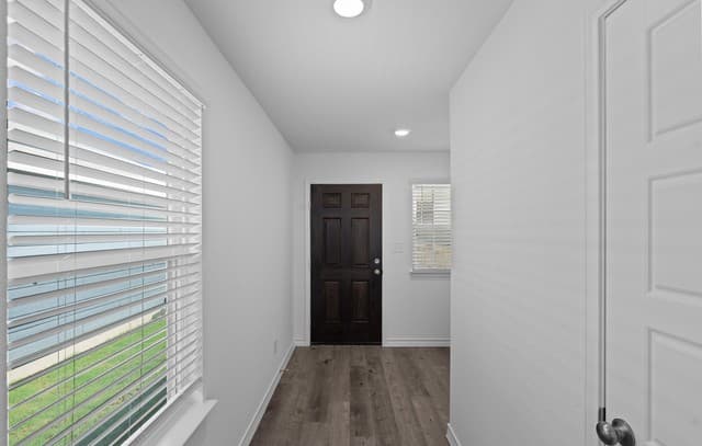 8223  Smithers Avenue, San Antonio, TX 78252 — photo 2