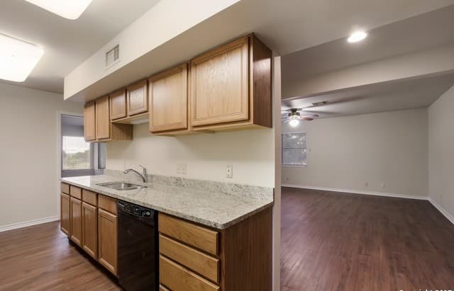824  Terrell Rd, San Antonio, TX 78209 — photo 13