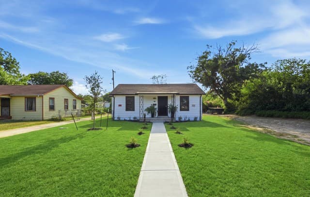 215  Westway Dr, San Antonio, TX 78225 — photo 2