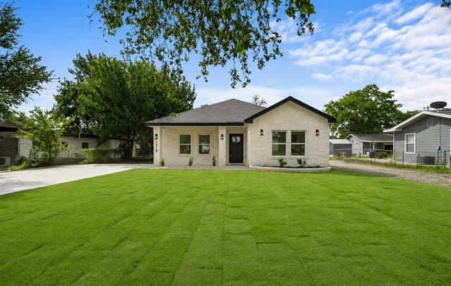 1110  Florence St, Castroville, TX 78009 — photo 2