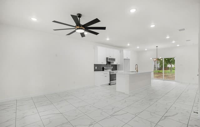 1110  Florence St, Castroville, TX 78009 — photo 5