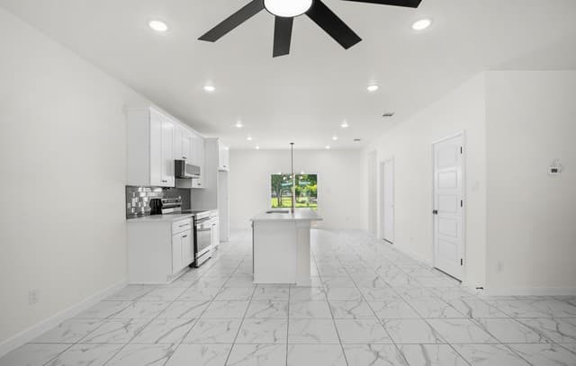 1110  Florence St, Castroville, TX 78009 — photo 8