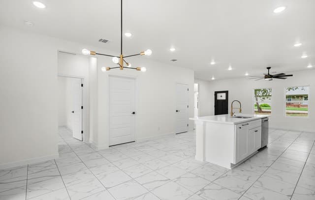 1110  Florence St, Castroville, TX 78009 — photo 9