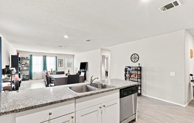 11931  Catbird, San Antonio, TX 78221 — photo 11