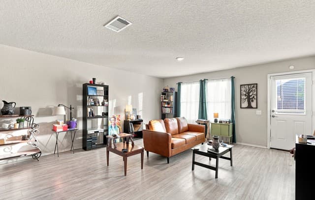 11931  Catbird, San Antonio, TX 78221 — photo 4