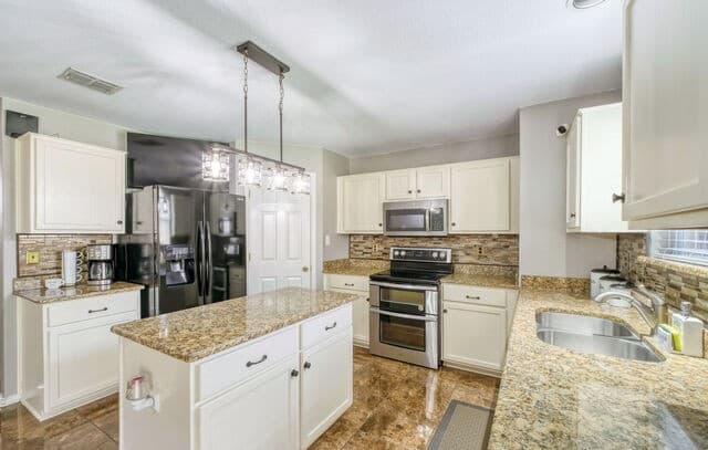 7815  Ironside Port, San Antonio, TX 78227 — photo 5