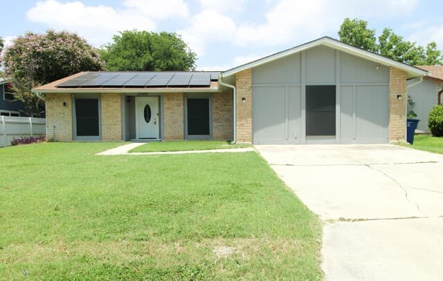 10535  Breeds Hill, San Antonio, TX 78245 — photo 2