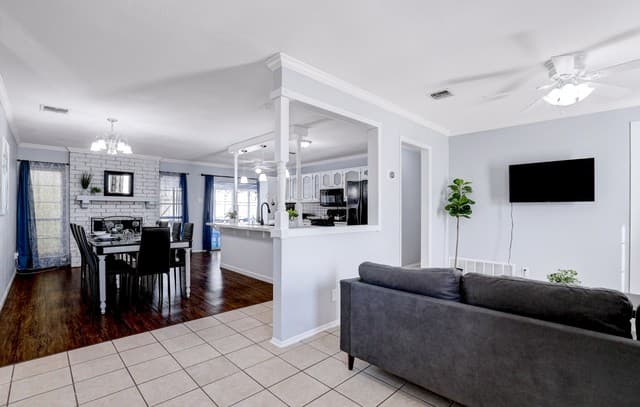 10535  Breeds Hill, San Antonio, TX 78245 — photo 4