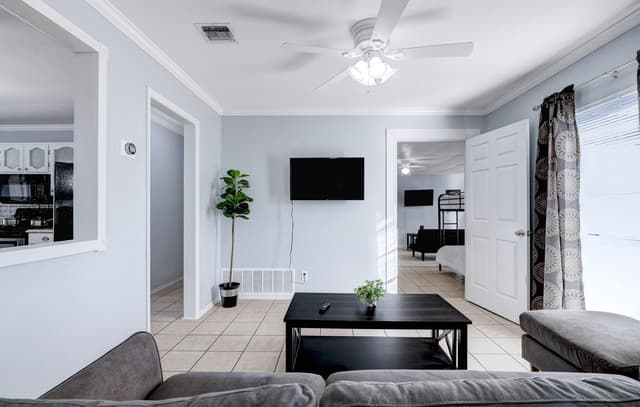 10535  Breeds Hill, San Antonio, TX 78245 — photo 5