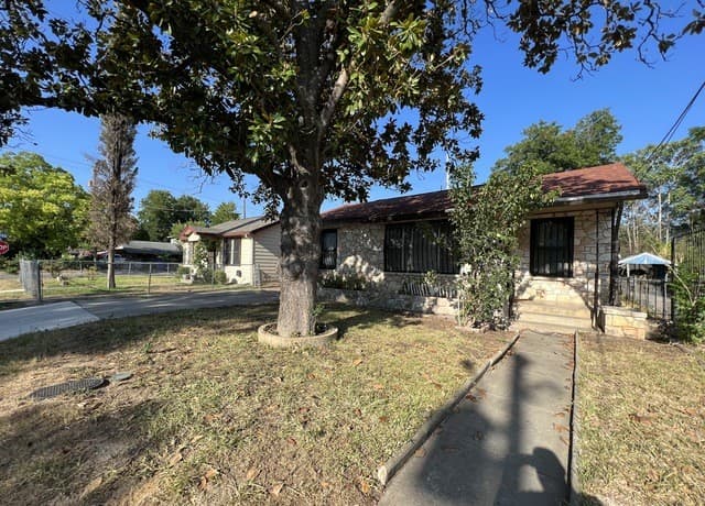119  Mazzurana St, San Antonio, TX 78207 — photo 2