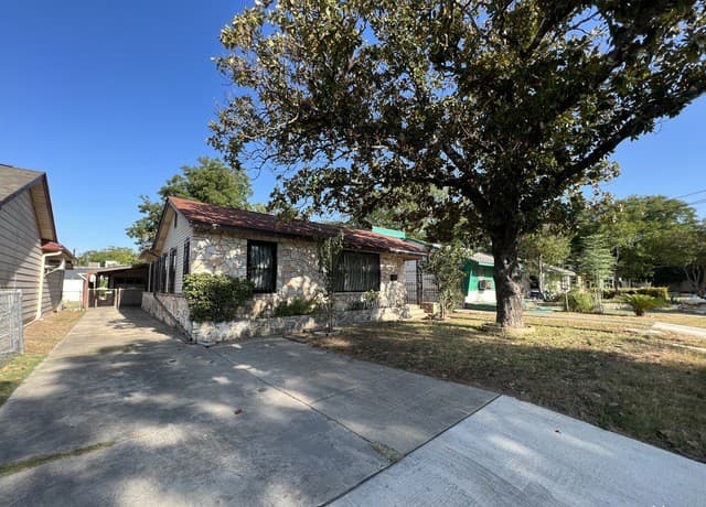 119  Mazzurana St, San Antonio, TX 78207 — photo 3