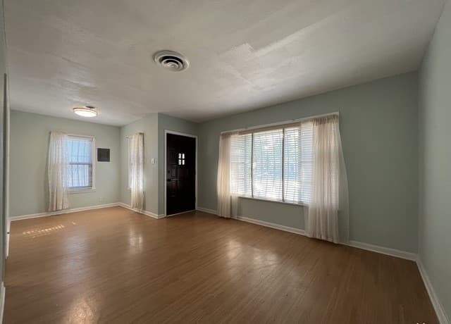 119  Mazzurana St, San Antonio, TX 78207 — photo 8