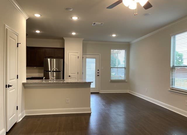 2222  Sandlewood Cv Unit 101, San Antonio, TX 78245 — photo 9
