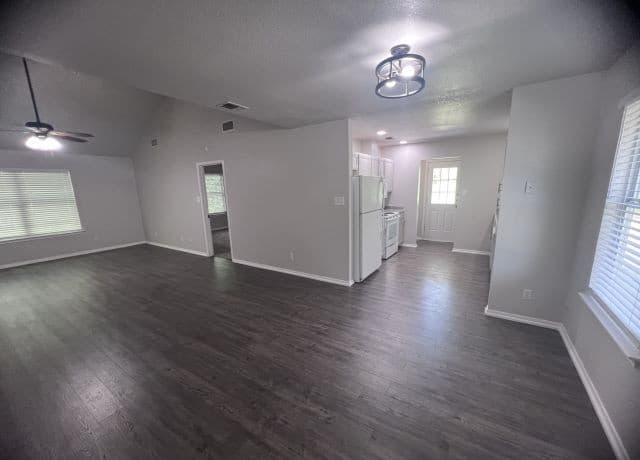 2244  Eastman Ave, New Braunfels, TX 78130 — photo 4