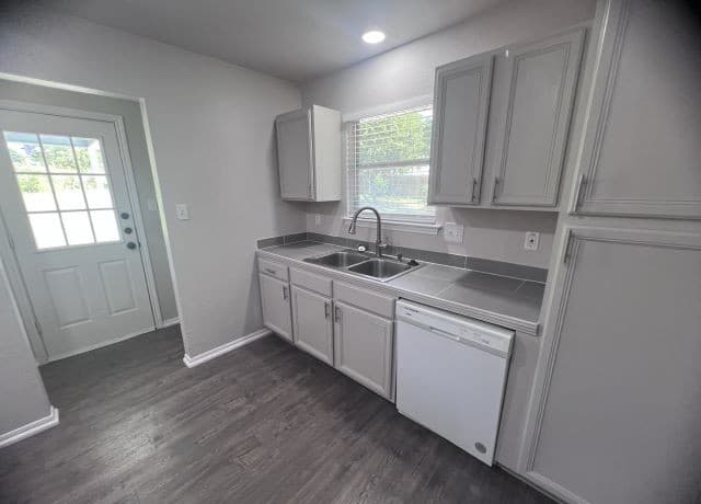 2244  Eastman Ave, New Braunfels, TX 78130 — photo 5
